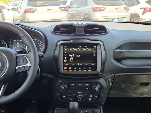 Used 2023 Jeep Renegade Latitude AWD/4WD image 16