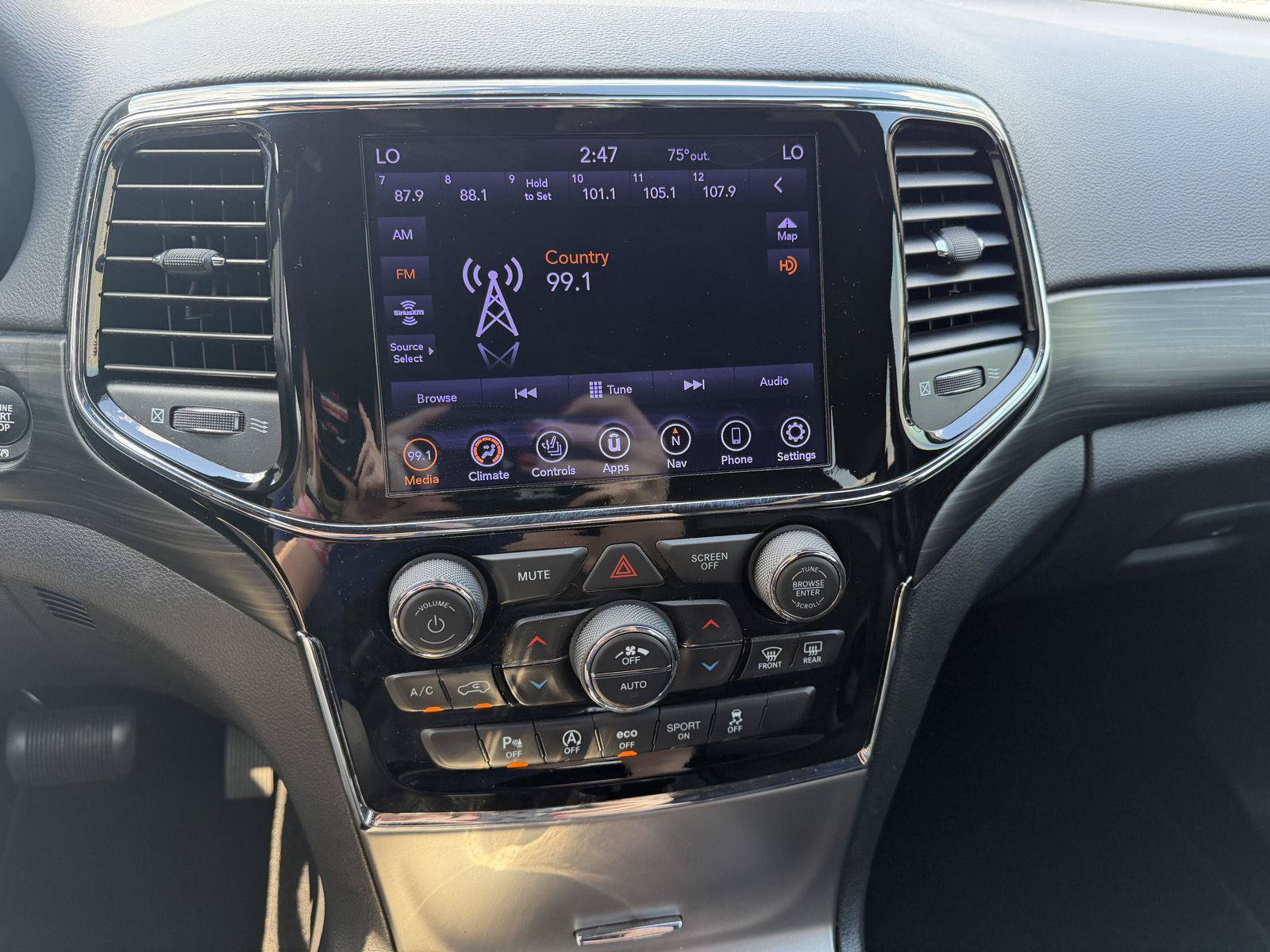 Used 2020 Jeep Grand Cherokee Altitude RWD image 11