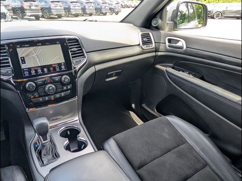 Used 2020 Jeep Grand Cherokee Laredo w/ Laredo X Package AWD/4WD image 9