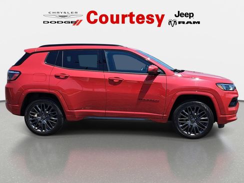 Certified 2022 Jeep Compass Limited AWD/4WD image 2