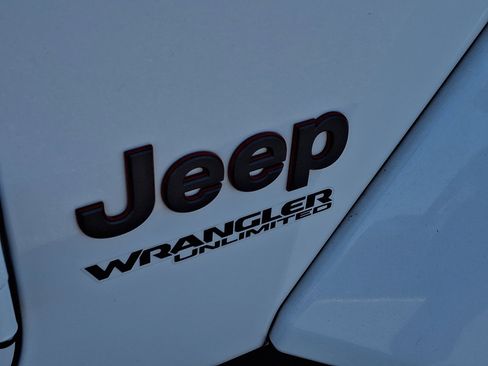 Used 2021 Jeep Wrangler Unlimited Rubicon AWD/4WD image 17