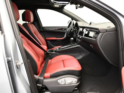 Certified 2026 Porsche Macan AWD/4WD image 49