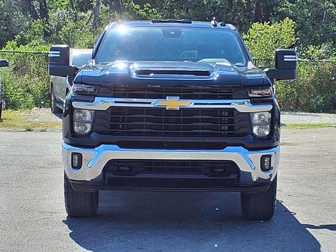 Used 2024 Chevrolet Silverado 2500 LT AWD/4WD image 2
