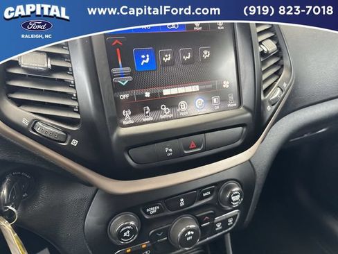 Used 2016 Jeep Cherokee Latitude w/ Safety/Convenience Group FWD image 26