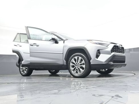 Used 2022 Toyota RAV4 XLE Premium FWD image 42