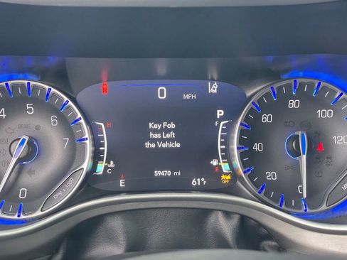 Used 2023 Chrysler Pacifica Touring-L image 21