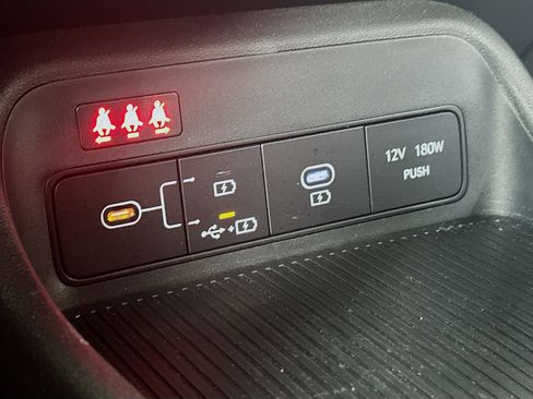 Used 2025 Hyundai Kona SE image 26