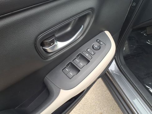 Used 2025 Honda HR-V LX image 17