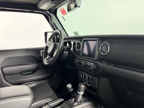 Used 2023 Jeep Wrangler Unlimited Sahara AWD/4WD image 33