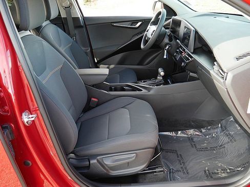 Used 2024 Kia Niro LX image 48