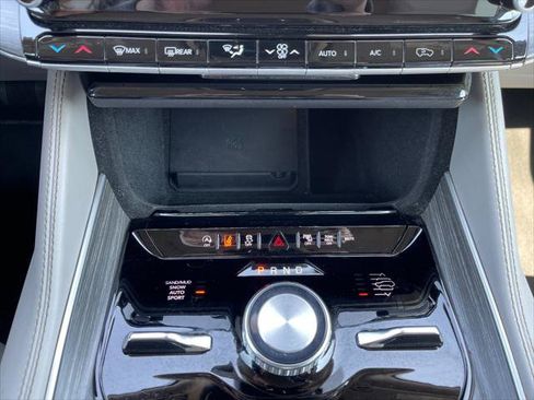 Used 2024 Jeep Wagoneer Series III AWD/4WD image 24