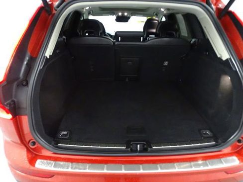 Used 2018 Volvo XC60 T5 Momentum w/ Vision Package image 21