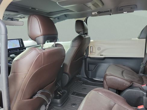 Used 2023 Toyota Sienna Platinum FWD image 24