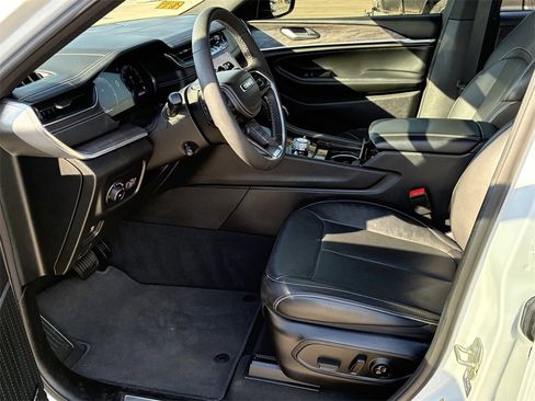 Used 2024 Jeep Grand Cherokee Overland w/ Trailer Tow Package image 17