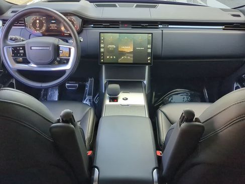 Certified 2025 Land Rover Range Rover SE AWD/4WD image 16