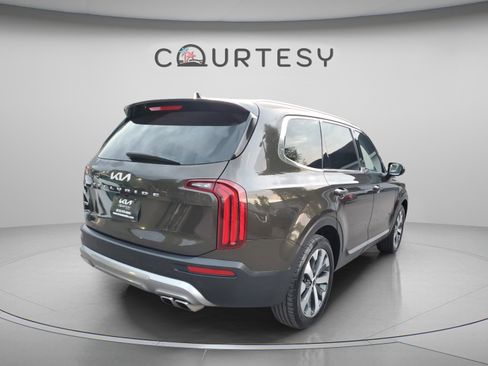 Used 2022 Kia Telluride EX w/ EX Premium Package AWD/4WD image 3