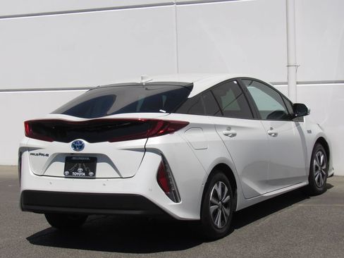 Certified 2019 Toyota Prius Prime Advanced w/ Carpet Mat Package FWD image 6