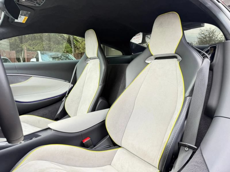 Used 2023 McLaren Artura RWD image 13