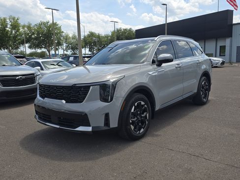 Certified 2024 Kia Sorento S w/ Panoramic Sunroof Package FWD image 4