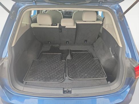 Used 2018 Volkswagen Tiguan SE w/ Panoramic Sunroof Package image 16