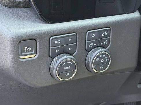 Used 2024 Chevrolet Silverado 1500 ZR2 AWD/4WD image 18