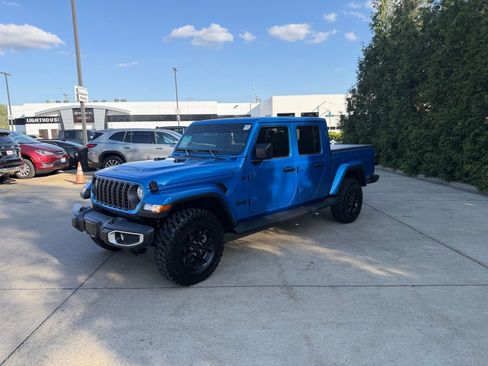 Used 2025 Jeep Gladiator Sport AWD/4WD image 7
