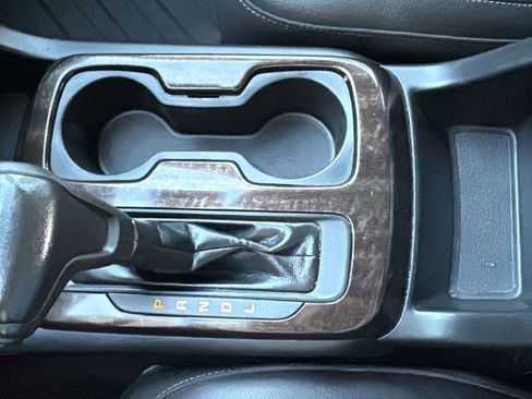 Used 2017 GMC Canyon SLT w/ Driver Alert Package image 16