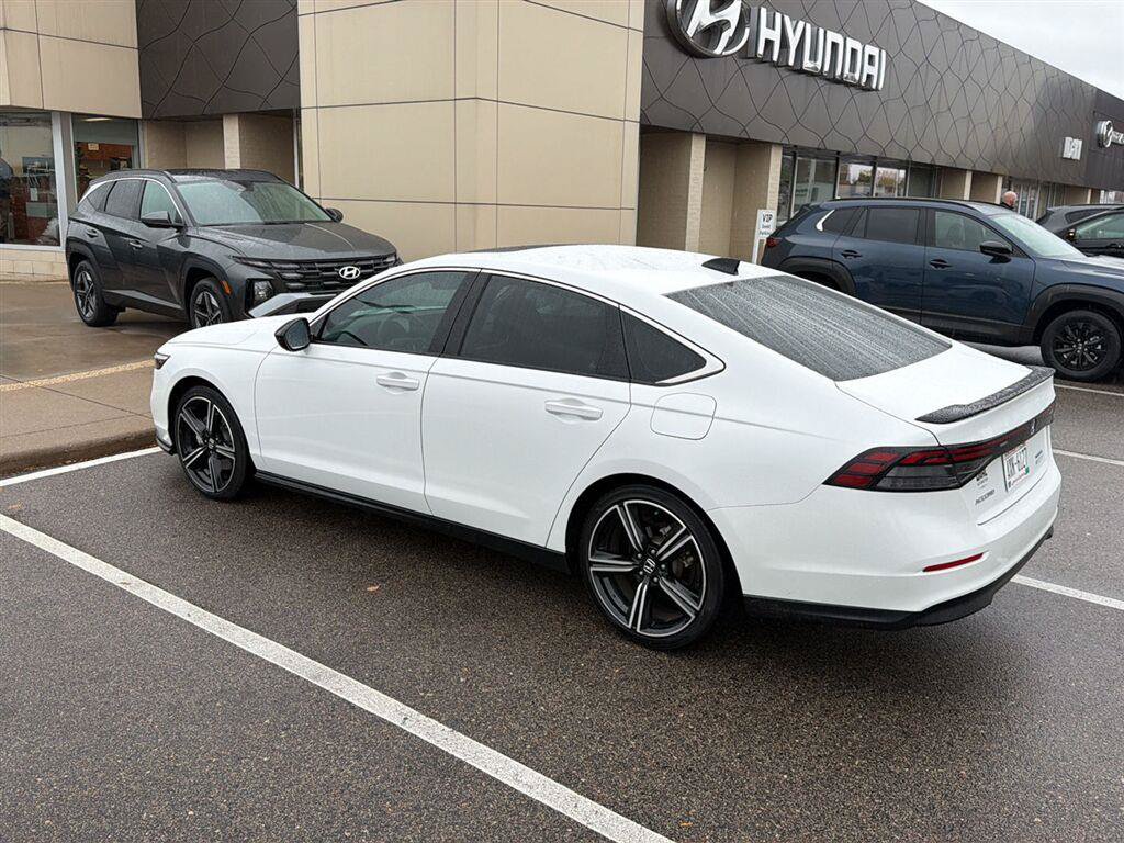 Used 2024 Honda Accord Sport image 5