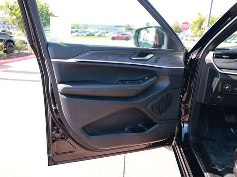 New 2025 Jeep Grand Cherokee Limited image 11