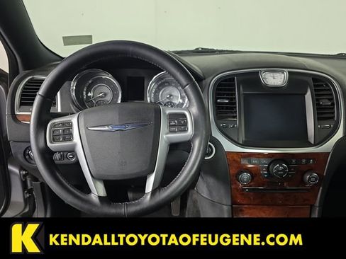 Used 2014 Chrysler 300 Base image 9