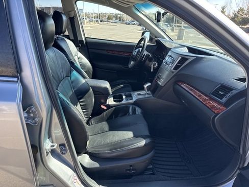 Used 2011 Subaru Outback 2.5i Limited image 17