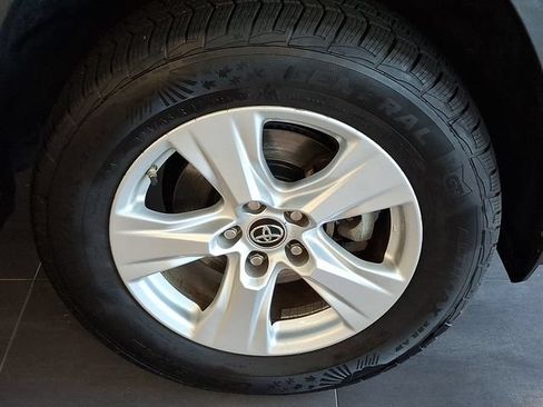 Used 2019 Toyota RAV4 LE w/ Carpet Mat Package AWD/4WD image 8