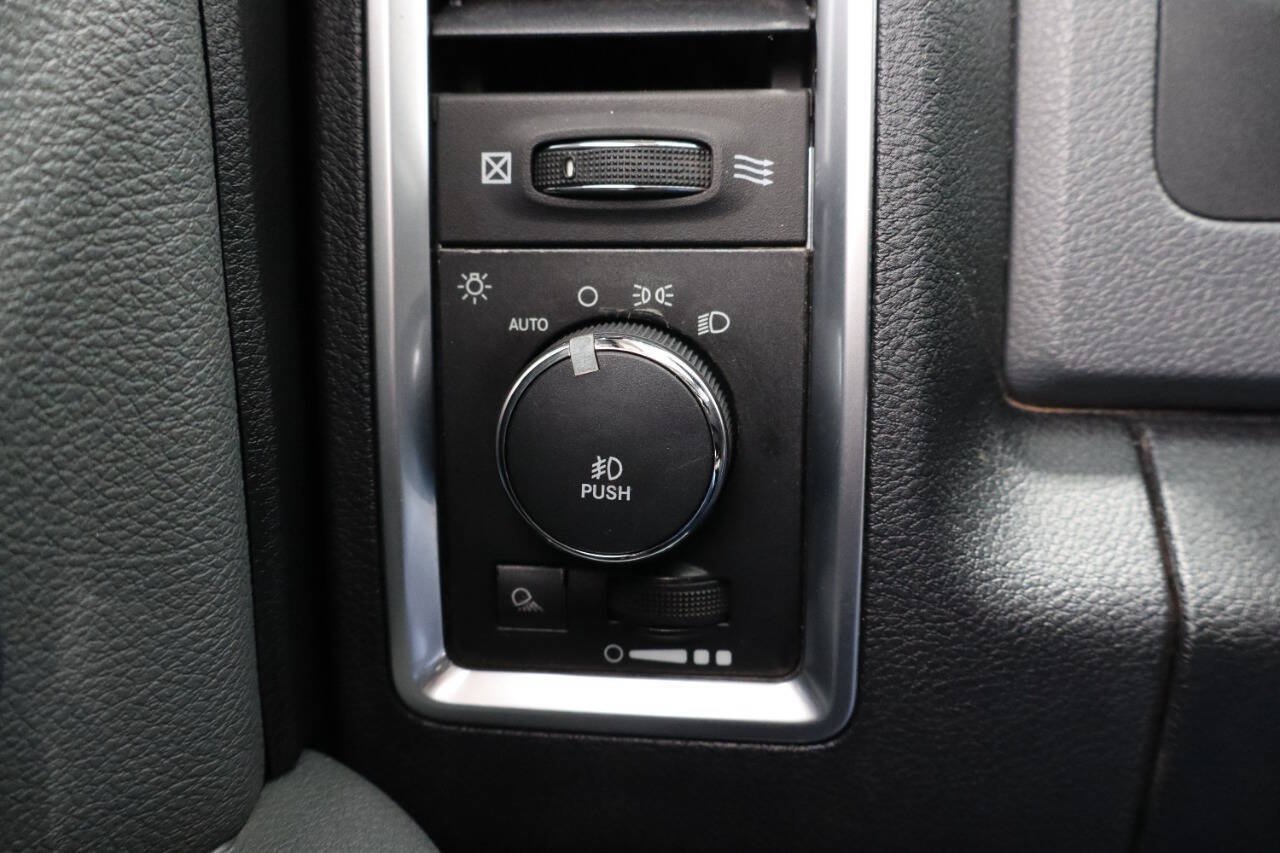 Used 2013 RAM 1500 SLT RWD image 15