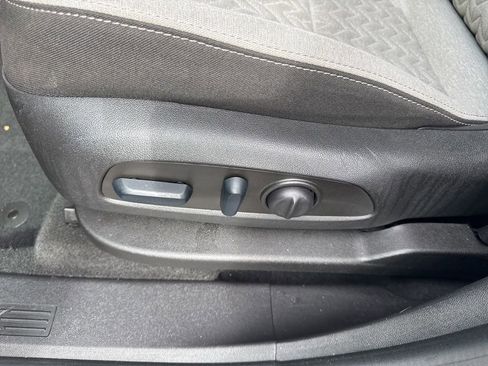 Used 2023 Chevrolet Equinox LT w/ Driver Convenience Package image 21