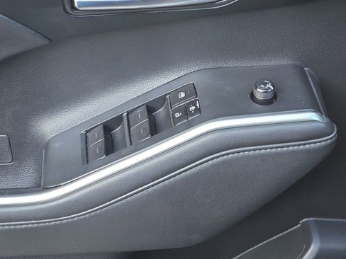 Used 2023 Toyota Highlander XLE image 36