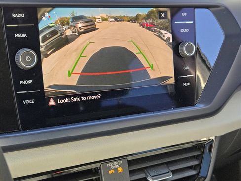 Used 2022 Volkswagen Taos SE w/ Driver Assistance Package image 24