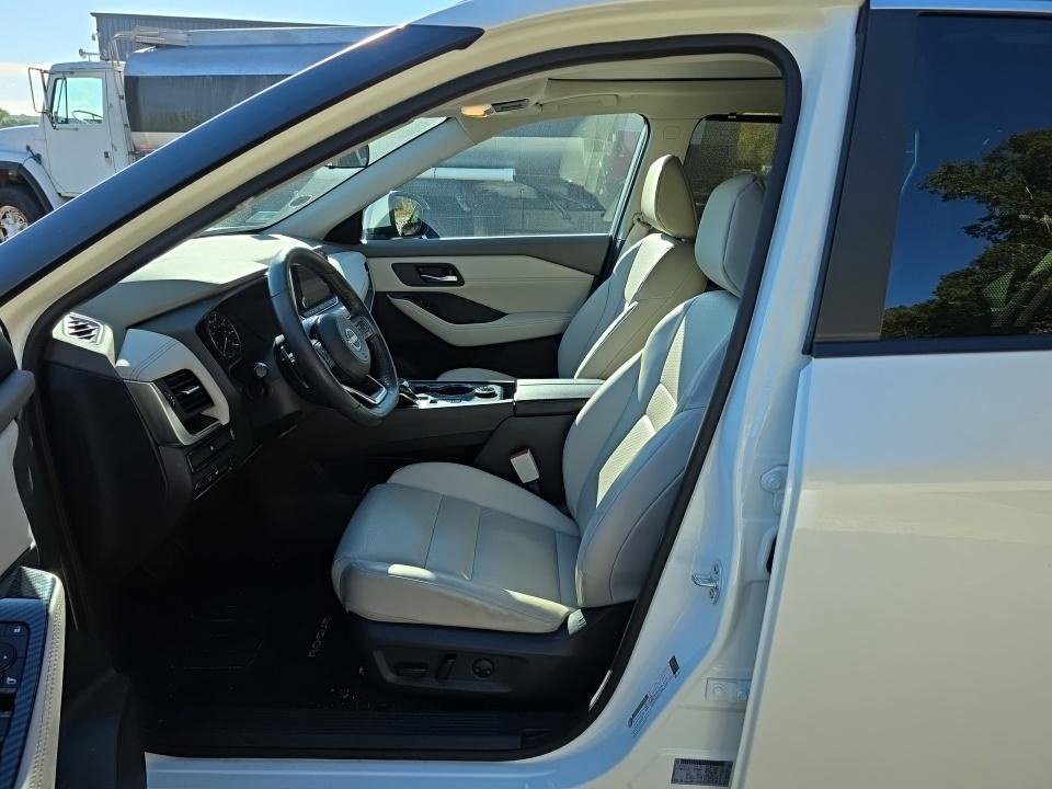 Certified 2023 Nissan Rogue SV w/ SV Premium B Package AWD/4WD image 10