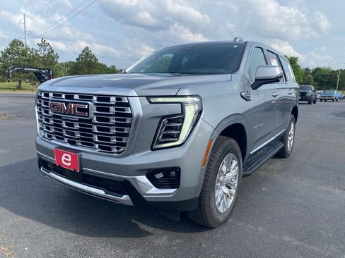 Used 2026 GMC Yukon Denali w/ Advanced Technology Package image 3