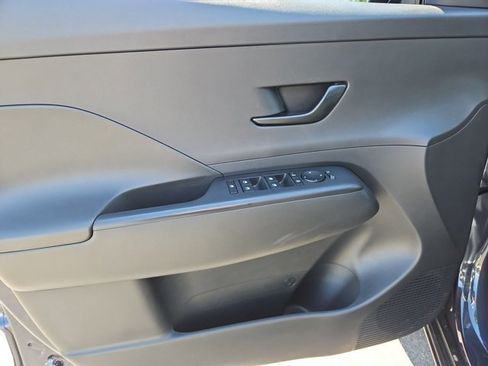 Used 2025 Hyundai Kona SEL image 8