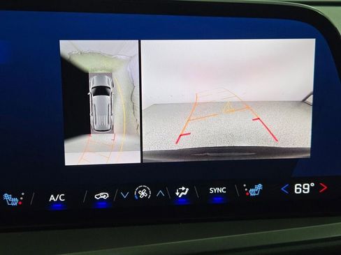 Used 2024 Chevrolet Traverse LT image 28