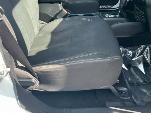 Used 2016 Jeep Wrangler Unlimited Sahara w/ Connectivity Group image 18