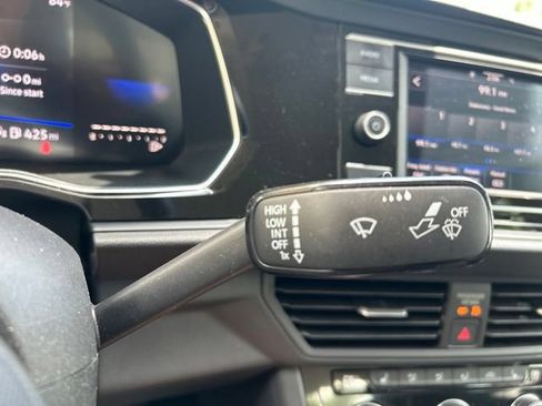 Used 2023 Volkswagen Jetta SE FWD image 23