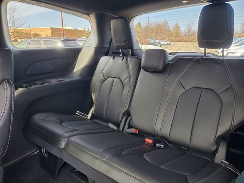New 2026 Chrysler Pacifica Select FWD image 27