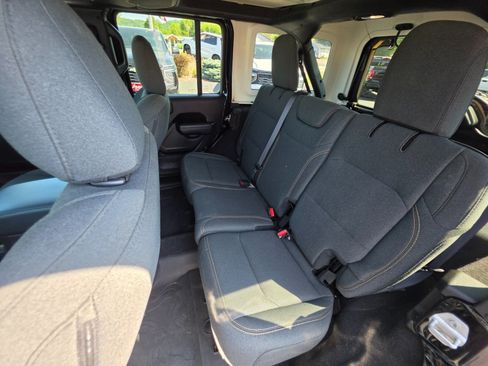 Used 2025 Jeep Wrangler Unlimited Sport AWD/4WD image 24