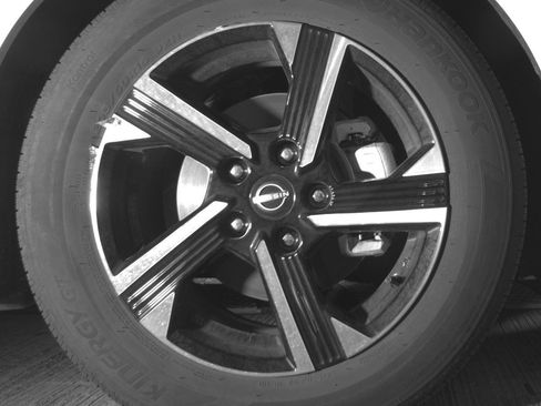 Used 2025 Nissan Sentra SV FWD image 10