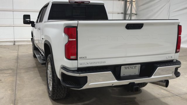 Used 2025 Chevrolet Silverado 2500 LTZ w/ LTZ Convenience Package AWD/4WD image 3