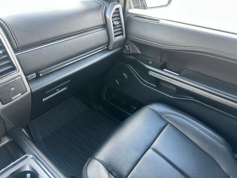 Used 2021 Ford Expedition XLT RWD image 16