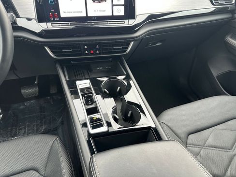 Used 2025 Volkswagen Atlas Cross Sport SE image 41