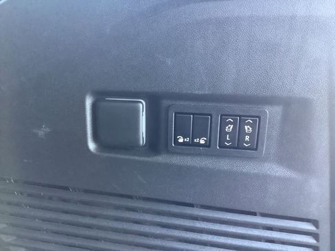 Used 2022 Chevrolet Tahoe Z71 w/ Luxury Package image 37