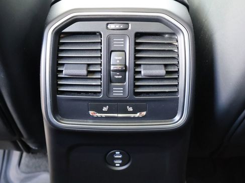 Certified 2024 Porsche Macan AWD/4WD image 23